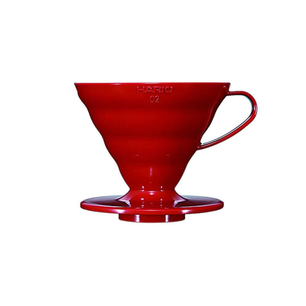 Filtro V60 Hario rojo de plástico con asa, estrías y modelo 02