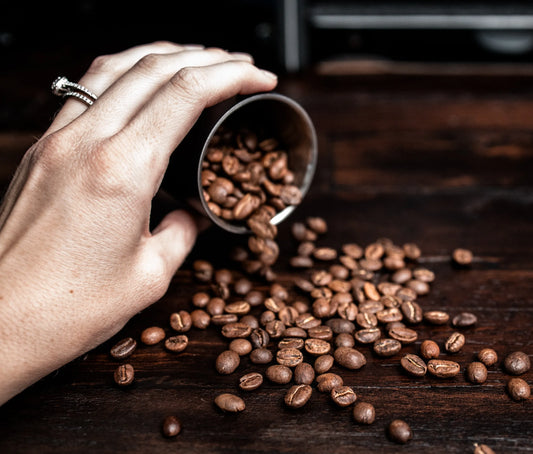 Imagen de café por la historia de la planta y granos de café en sus orígenes.