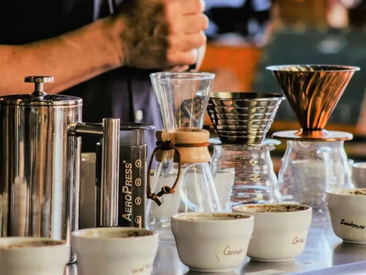 Diferentes métodos de extracción de café como V60, Chemex, Prensa Francesa y Moka.