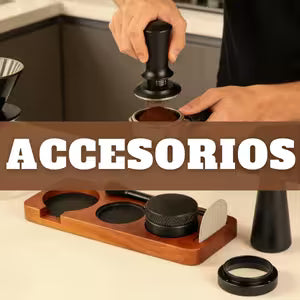 Accesorios de barismo, tampers, niveladores, alfombrillas y limpia cafeteras.