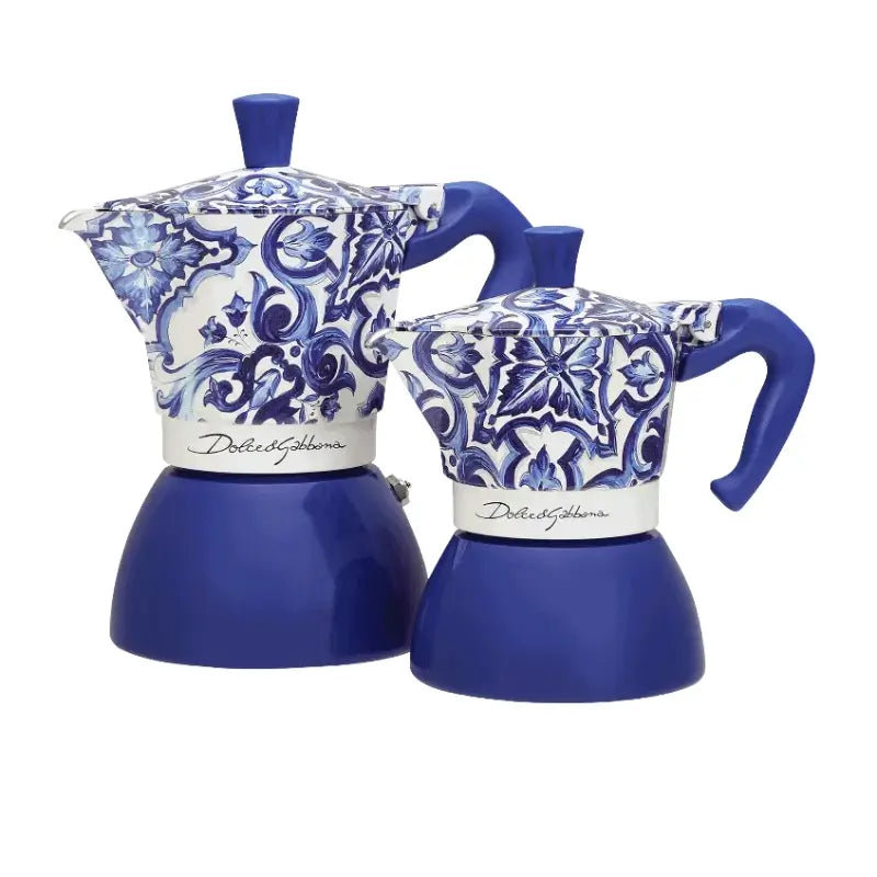 Par de cafeteras moka de inducción azules con estampado azul y blanco, Bialetti.