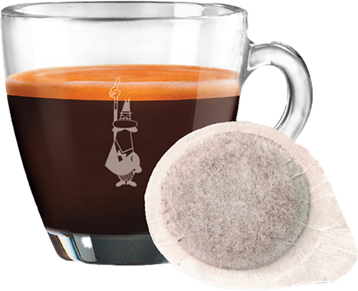 Cápsula ESE con disco de café sobre taza con crema