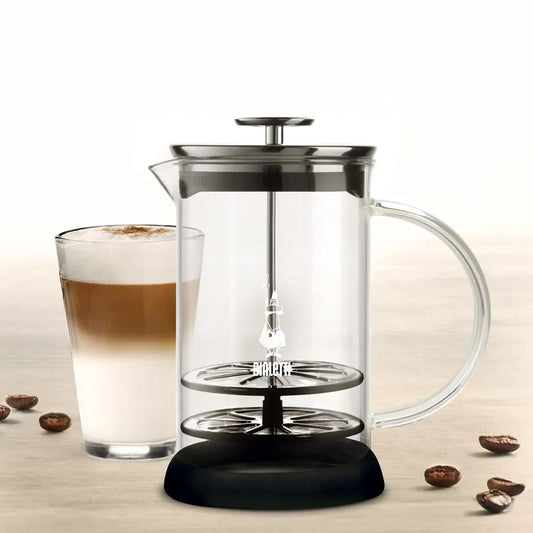 Espumador de leche Bialetti con jarra de acero, espumador central y base negra.