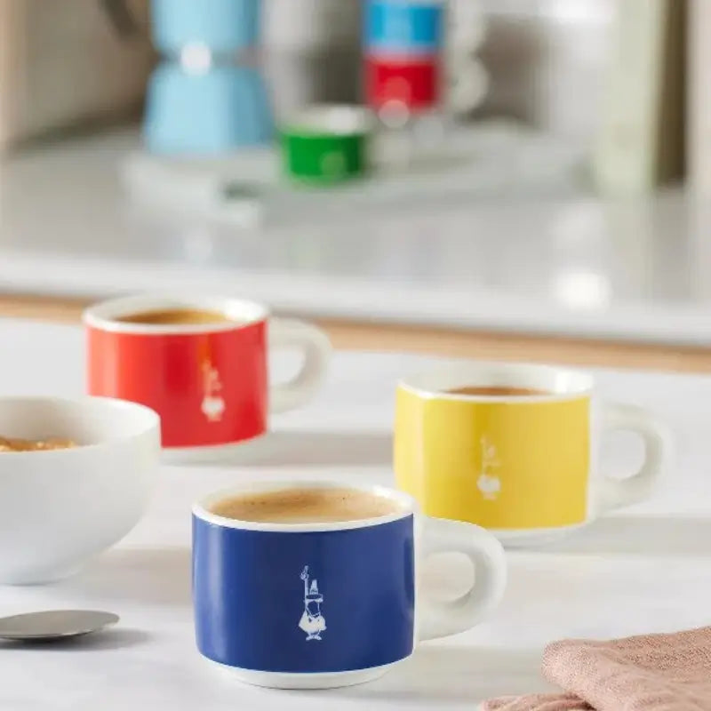Juego de 6 tazas Bialetti apilables de colores, tazas individuales sobre mesa