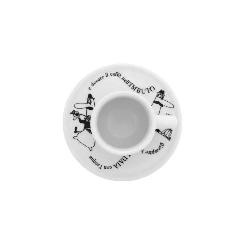 Detalle plato y taza moka por dentro, blanco, con figuras y texto en negro
