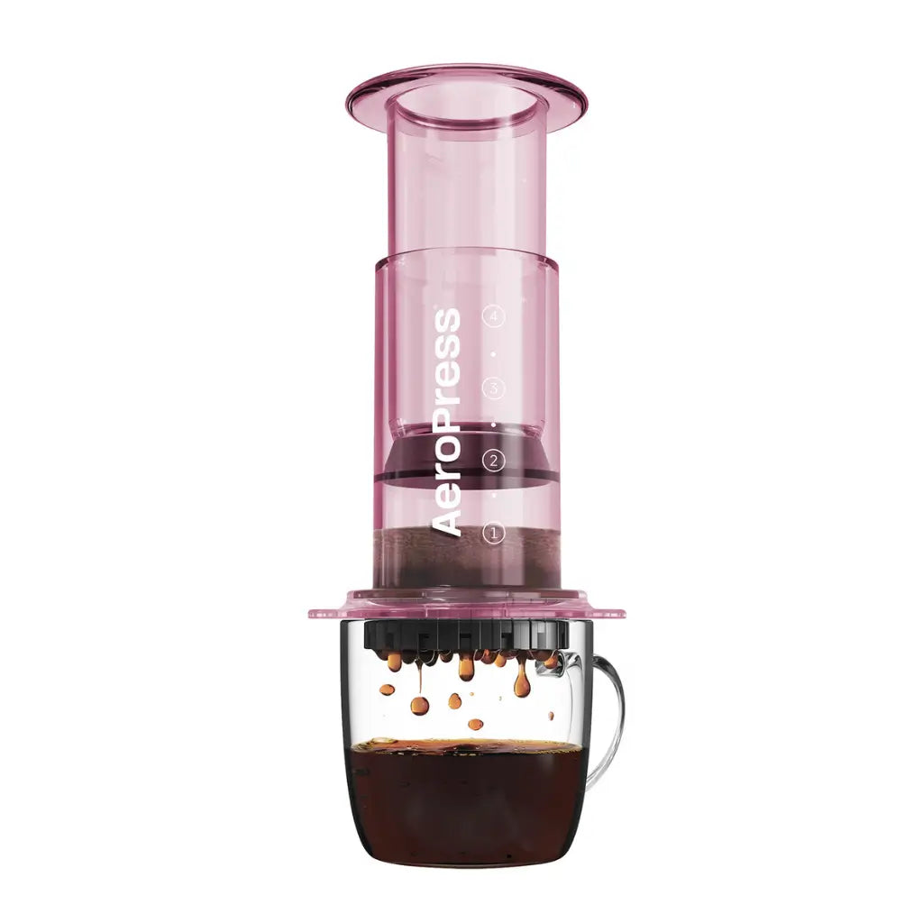 AeroPress Clear Pink con cámara rosa transparente y base con asa para servir