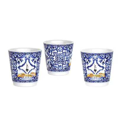 Detalle de vasos del Set Bialetti x Dolce & Gabbana Blu con diseño italiano