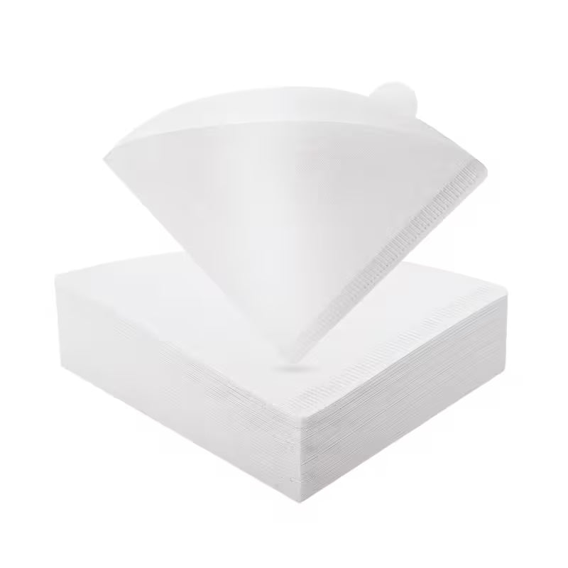 Filtros de papel V60 blancos apilados, listos para usar